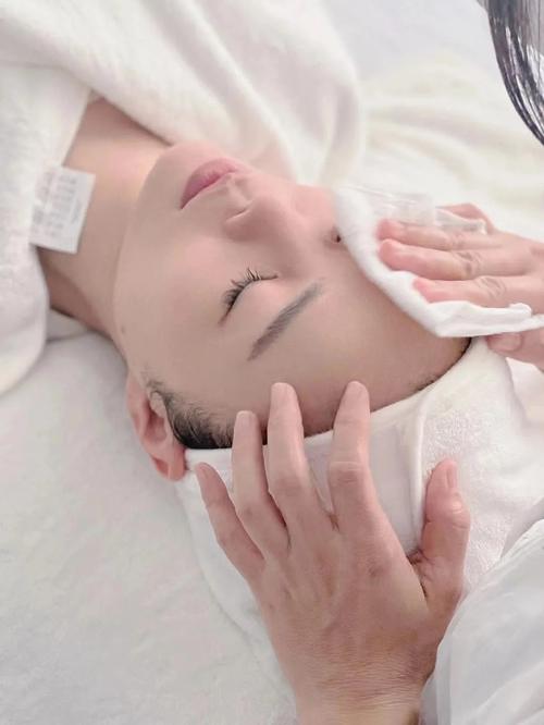 选择美白护肤品的时候应该看哪些成分,哪些才是真的有美白效果的? 选择美白护肤品的时候应该看哪些成分,哪些才是真的有美白效果的?